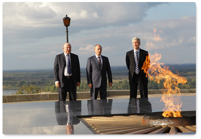 Prime Minister Vladimir Putin tours the Nizhny Novgorod Kremlin during a working visit to the Nizhny Novgorod Region