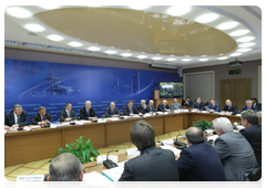 Prime Minister Vladimir Putin at a meeting in Nizhny Novgorod on the future of the petrochemical industry|13 september, 2010|19:48