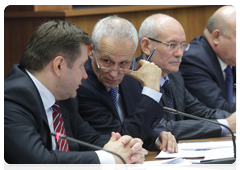 From left: Minister of Energy Sergei Shmatko, Presidential Envoy Plenipotentiary to the Volga Federal District Grigory Rapota, President of the Republic of Bashkortostan Rustem Khamitov and Governor of the Nizhny Novgorod Region Valery Shantsev|13 september, 2010|19:49