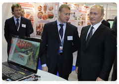 Prime Minister Vladimir Putin at an exhibition of priority projects for the Volga Federal District|14 september, 2010|16:53