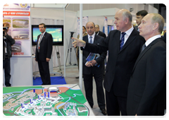 Prime Minister Vladimir Putin at an exhibition of priority projects for the Volga Federal District|14 september, 2010|16:53