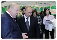 Prime Minister Vladimir Putin at an exhibition of priority projects for the Volga Federal District|14 september, 2010|16:53