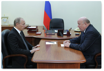 Prime Minister Vladimir Putin meets with Nizhny Novgorod Region Governor Valery Shantsev