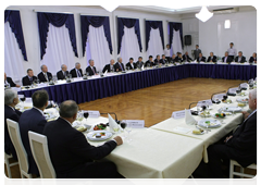 Prime Minister Vladimir Putin  meeting with governors of the Volga Federal District and members of the United Russia at a working lunch|14 september, 2010|22:09