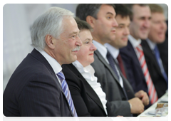 Prime Minister Vladimir Putin  meeting with governors of the Volga Federal District and members of the United Russia at a working lunch|14 september, 2010|22:11