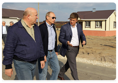 Prime Minister Vladimir Putin in the village of Verkhnyaya Vereya, which was damaged by wildfires in July 2010, during his working visit to the Nizhny Novgorod Region|15 september, 2010|17:32