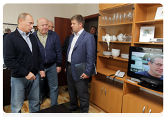 Prime Minister Vladimir Putin in the village of Verkhnyaya Vereya, which was damaged by wildfires in July 2010, during his working visit to the Nizhny Novgorod Region|15 september, 2010|18:58