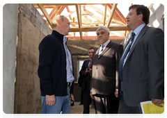 Prime Minister Vladimir Putin sees housing construction in the Ivatino village of the Vladimir Region|15 september, 2010|20:26