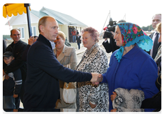 Prime Minister Vladimir Putin sees housing construction in the Ivatino village of the Vladimir Region|15 september, 2010|20:26