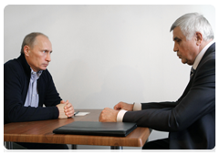 Prime Minister Vladimir Putin meeting with Vladimir Region Governor Nikolai Vinogradov|15 september, 2010|23:47
