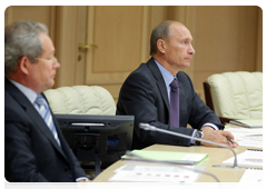 Prime Minister Vladimir Putin and Minister of Regional Development of the Russian Federation Viktor Basargin at a video conference on relief efforts in the regions affected by the summer’s wildfires|16 september, 2010|17:25