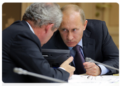 Prime Minister Vladimir Putin and Minister of Regional Development of the Russian Federation Viktor Basargin at a video conference on relief efforts in the regions affected by the summer’s wildfires|16 september, 2010|17:25