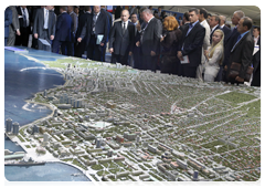 Prime Minister Vladimir Putin visiting the pavilions of the IX International Investment Forum in Sochi|17 september, 2010|16:35