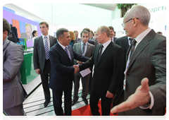 Prime Minister Vladimir Putin visiting the pavilions of the IX International Investment Forum in Sochi|17 september, 2010|16:35