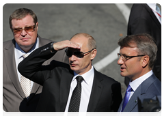 Prime Minister Vladimir Putin visiting the pavilions of the IX International Investment Forum in Sochi|17 september, 2010|16:56