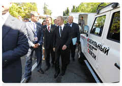 Prime Minister Vladimir Putin visiting the pavilions of the IX International Investment Forum in Sochi|17 september, 2010|16:56