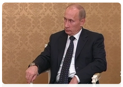 Prime Minister Vladimir Putin meeting with John Deere CEO Samuel Allen|17 september, 2010|21:08