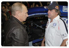 Prime Minister Vladimir Putin in Maikop speaking to drivers participating in the Silk Road Challenge, the Dakar Series|17 september, 2010|23:27