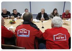 Prime Minister Vladimir Putin with participants of the Silk Road Challenge, Dakar Series|18 september, 2010|00:32