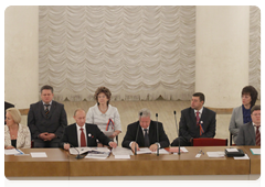 Prime Minister Vladimir Putin giving a speech at the General Council meeting of the Federation of Independent Trade Unions of Russia|18 september, 2010|15:16