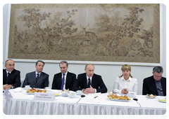 Prime Minister Vladimir Putin meeting with members of the Mariinsky Theatre’s Board of Trustees|18 september, 2010|21:44