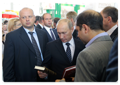 Prime Minister Vladimir Putin at the Moscow International Book Fair|2 september, 2010|17:09