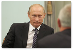 Prime Minister Vladimir Putin meets with Volkswagen CEO Martin Winterkorn