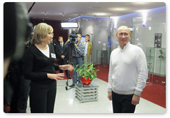 Prime Minister Vladimir Putin visits the Baltic Media Group’s St Petersburg office and talks to those staffing its public reception room