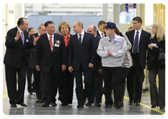 Prime Minister Vladimir Putin visiting a full-cycle Hyundai plant|21 september, 2010|17:19
