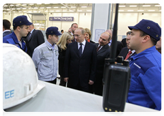 Prime Minister Vladimir Putin visiting a full-cycle Hyundai plant|21 september, 2010|17:21