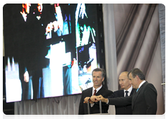 Председатель Правительства Российской Федерации В.В.Путин принял участие в церемонии открытия завода автокомплектующих австро-канадской компании «Магна» в Санкт-Петербурге|21 сентября, 2010|18:47