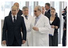 Председатель Правительства Российской Федерации В.В.Путин посетил ФГУ «Российский научный центр радиологии и хирургических технологий Федерального агентства высокотехнологичной медицинской помощи»|22 сентября, 2010|17:05