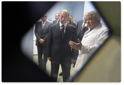 Председатель Правительства России В.В.Путин посетил в Санкт-Петербурге Российский научный центр радиологии и хирургических технологий Федерального агентства высокотехнологичной медицинской помощи