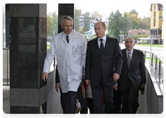 Председатель Правительства Российской Федерации В.В.Путин посетил федеральный центр сердца, крови и эндокринологии имени Алмазова в Санкт-Петербурге, а также созданный на его базе перинатальный центр|22 сентября, 2010|18:52