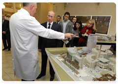 Председатель Правительства Российской Федерации В.В.Путин посетил федеральный центр сердца, крови и эндокринологии имени Алмазова в Санкт-Петербурге, а также созданный на его базе перинатальный центр|22 сентября, 2010|18:50