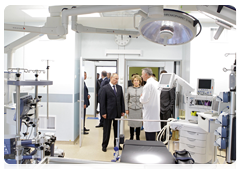 Председатель Правительства Российской Федерации В.В.Путин посетил федеральный центр сердца, крови и эндокринологии имени Алмазова в Санкт-Петербурге, а также созданный на его базе перинатальный центр|22 сентября, 2010|18:55