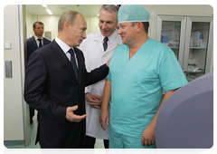 Председатель Правительства Российской Федерации В.В.Путин посетил федеральный центр сердца, крови и эндокринологии имени Алмазова в Санкт-Петербурге, а также созданный на его базе перинатальный центр|22 сентября, 2010|18:55