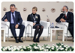 Minister of Civil Defence, Emergencies and Disaster Relief Sergei Shoigu, Editor in Chief of the Russian News & Information Agency RIA Novosti Svetlana Mironyuk and State Duma Deputy and oceanologist Artur Chilingarov|23 september, 2010|13:07
