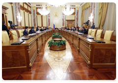 Prime Minister Vladimir Putin chairing a meeting of the Government of the Russian Federation|23 september, 2010|17:28