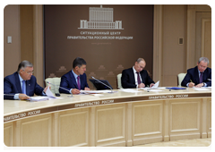 Prime Minister Vladimir Putin during a video conference on relocating tenants living in dilapidated and hazardous housing in Tynda|24 september, 2010|16:39