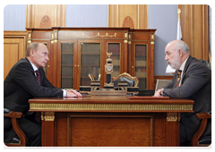 Prime Minister Vladimir Putin meeting with Viktor Vekselberg, president and owner of Renova Group|24 september, 2010|17:08