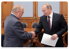 Prime Minister Vladimir Putin meeting with the rector of Moscow State University, Viktor Sadovnichy|27 september, 2010|11:15