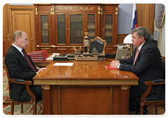 Prime Minister Vladimir Putin meeting with Alexander Surinov, head of the Federal Service for State Statistics|27 september, 2010|12:33