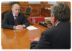 Prime Minister Vladimir Putin meeting with Alexander Surinov, head of the Federal Service for State Statistics|27 september, 2010|12:33