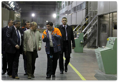 During a working visit to the Komi Republic, Prime Minister Vladimir Putin tours the Mondi Syktyvkarsky Paper Plant