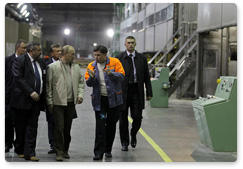 During a working visit to the Komi Republic, Prime Minister Vladimir Putin tours the Mondi Syktyvkarsky Paper Plant