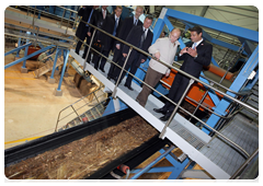 Prime Minister Vladimir Putin touring the Mondi Syktyvkarsky Paper Plant|28 september, 2010|19:27