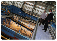 Prime Minister Vladimir Putin touring the Mondi Syktyvkarsky Paper Plant|28 september, 2010|19:27