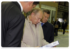 Prime Minister Vladimir Putin touring the Mondi Syktyvkarsky Paper Plant|28 september, 2010|19:27