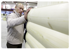 Prime Minister Vladimir Putin visiting the Syktyvkar industrial complex which specializes in woodworking and the construction of wooden buildings|28 september, 2010|19:36